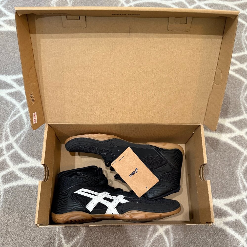 BRAND NEW Adidas Matflex 7 Sneakers in Black/White Size 7 1/2